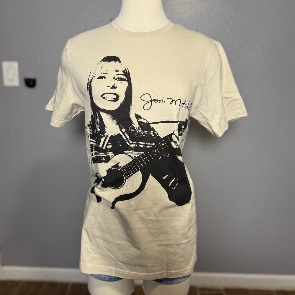 Joni Mitchell Graphic T-Shirt Cream Tan Sand Size S Guitar Folk Rock Tee Merch